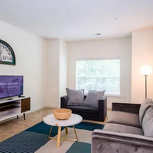 Designed 2br With Gym And Balcony Charlotte